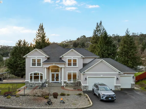 2744 NW Daysha Dr, Roseburg, OR 97471