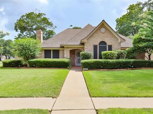 124 Zinnia St, Lake Jackson, TX 77566