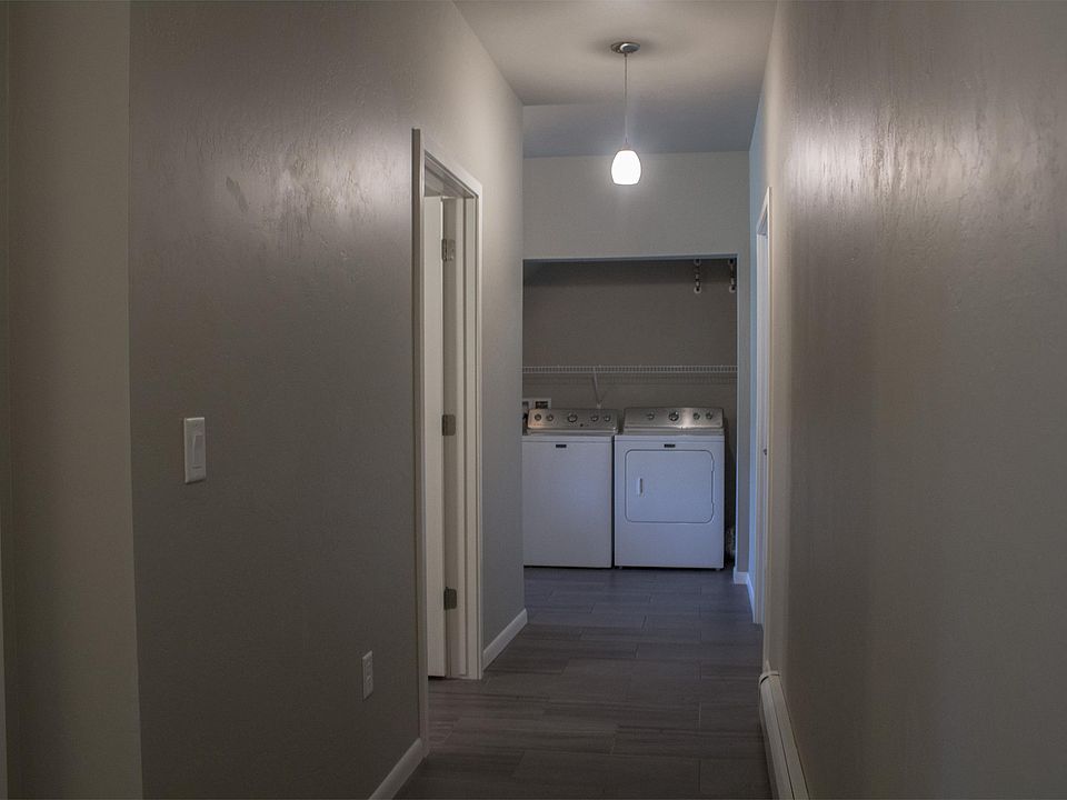 Entrance w/ Washer and Dryer