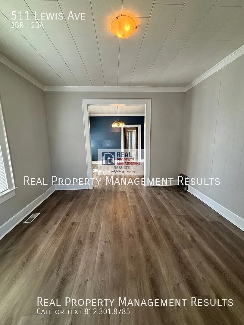 Inviting East Side Home with Front Porch Swing & Back Deck — Photo 2