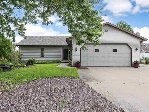 2934 Diamond Mil Cir, Coralville, IA 52241