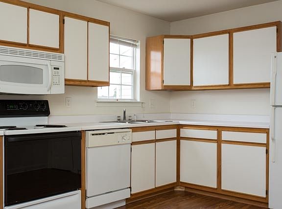 3rd image of 1742 Ashford Ct