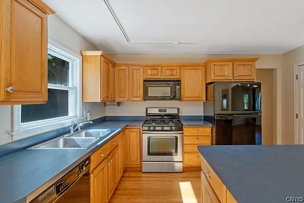 25 Franklin Ave — Photo 8