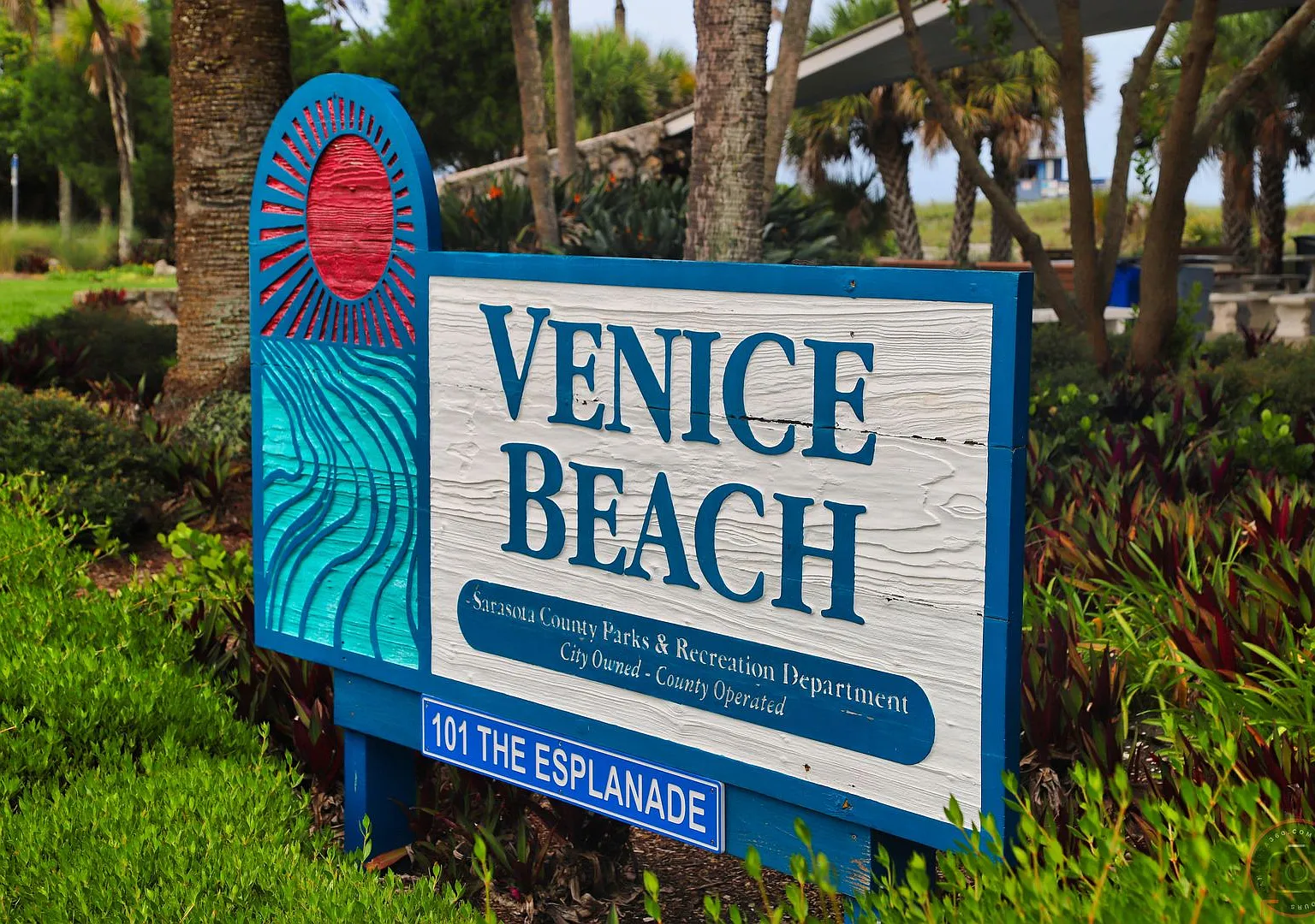 Seasonal Short-Term Venice Island Townhouse Steps from Venice Beach! — Photo 3