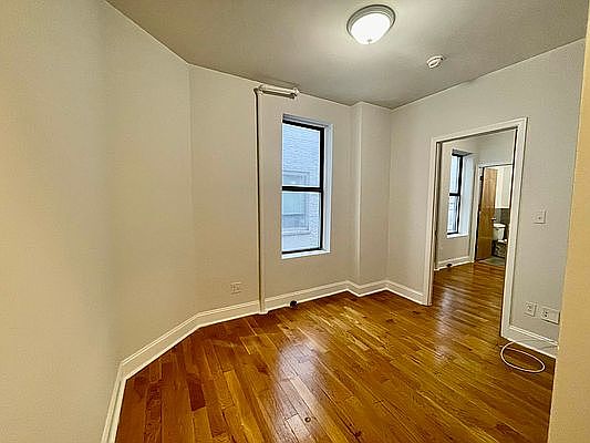 5th image of 98 Thompson St #30B