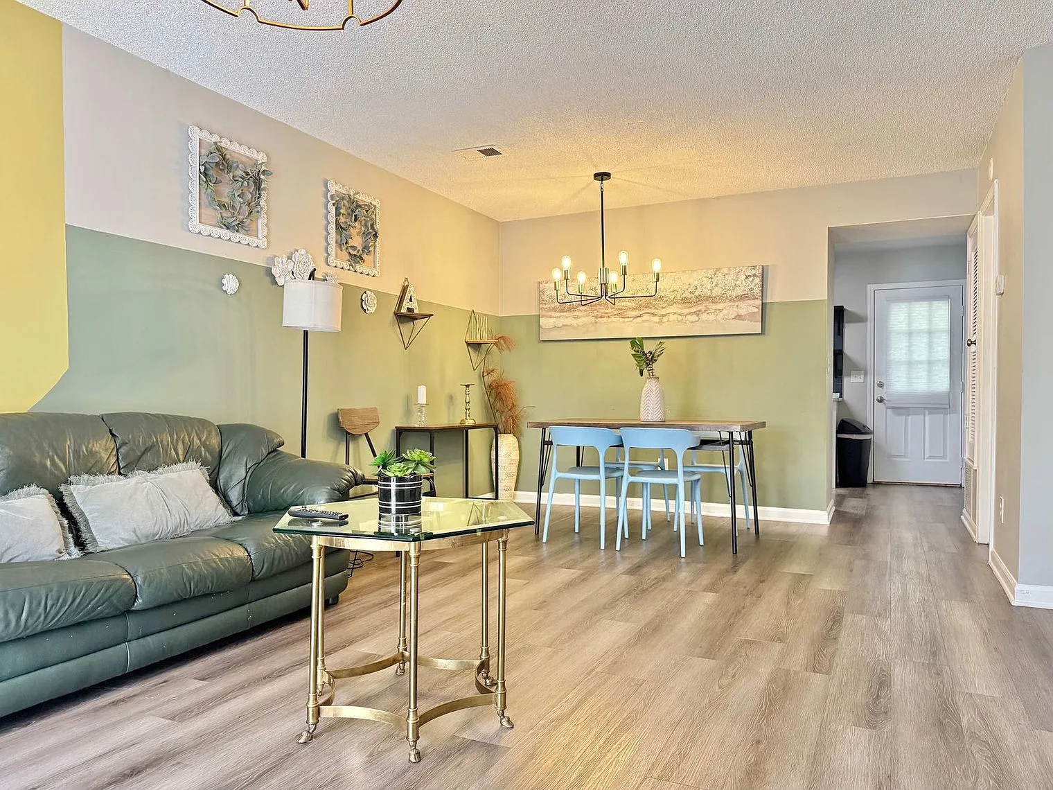 2 bed, 2.0 bath, 1194 sqft, $3,167 — Photo 2