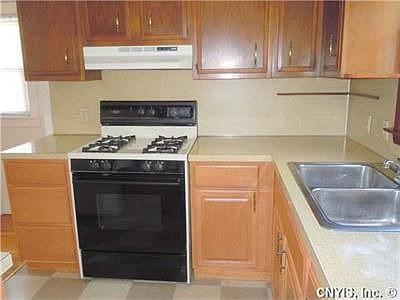 5th image of 2005 Valley Dr