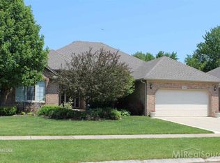 48833 Vintage Ln, Macomb, MI 48044