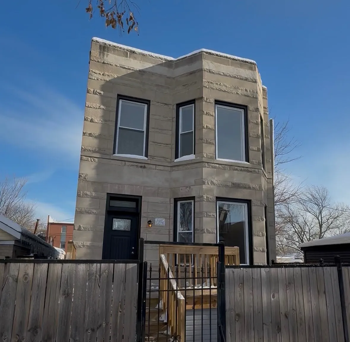 613 N Christiana Ave — Photo 1