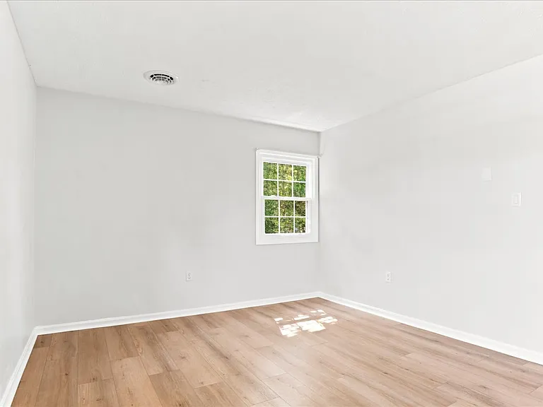 102 Linwood Ct — Photo 30