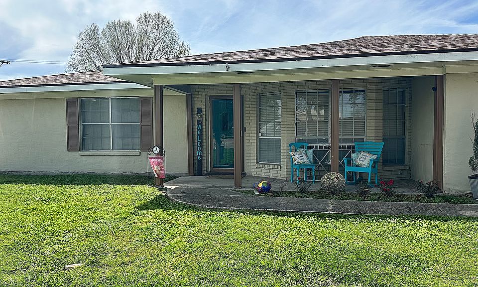 1st image of 818 Southeast Blvd