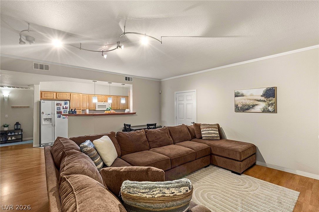 5855 Valley Dr Unit 1080 — photo 3