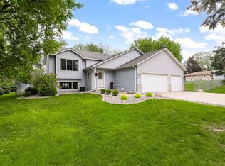 2110 Wuthering Heights Rd, Saint Paul, MN 55122