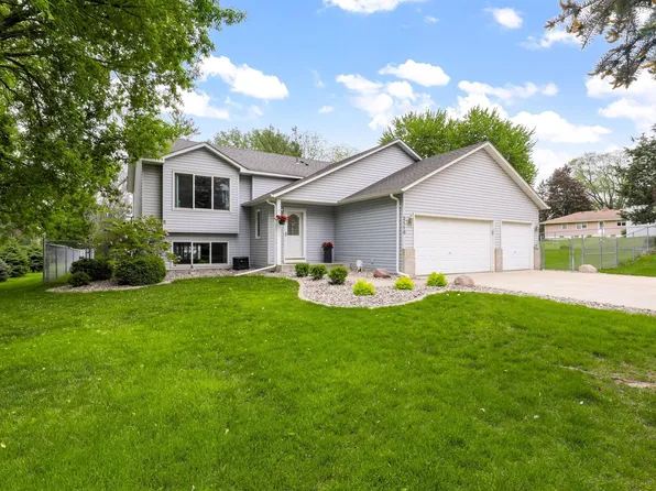 2110 Wuthering Heights Rd, Saint Paul, MN 55122