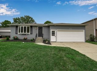 4374 Robin Ln, Hamburg, NY 14075