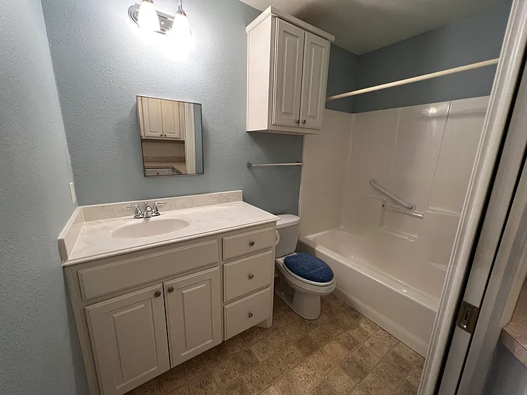 1825 Glenway Dr — Photo 8