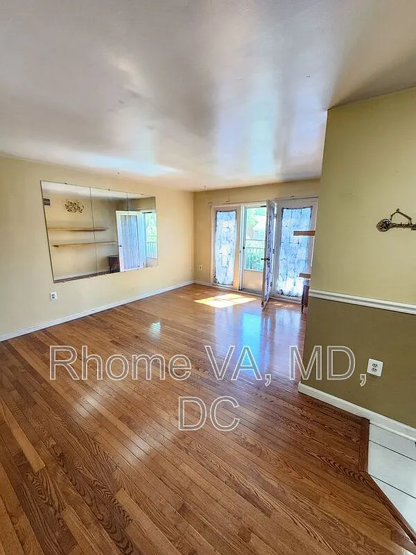 2 bed, 1.0 bath, $2,000 — Photo 3