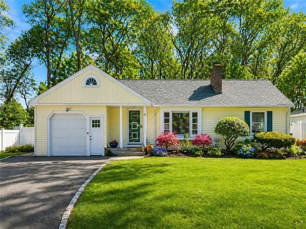 101 Shirley Dr, Cumberland, RI 02864
