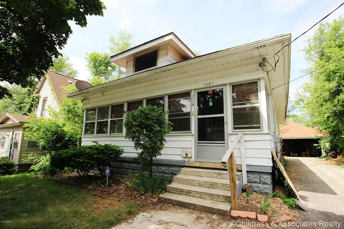 1115 Niagara Ave SE photo 1