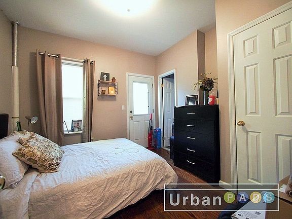 3rd image of 258 Macdougal St Floor 1