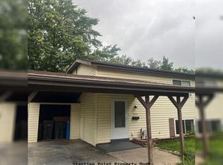 2445 Lindsay Ln, Florissant, MO 63031