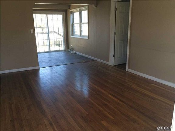 3rd image of 3 Dollard Dr