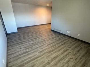 7112 Hillandale Rd APT 11, Davenport, IA 52806