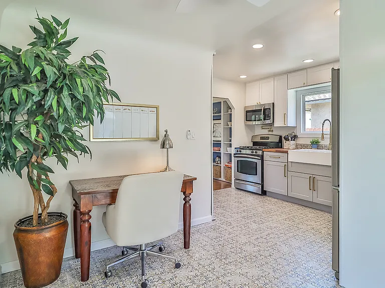 59 E Lewis St — Photo 11
