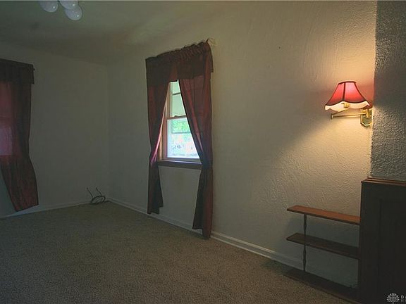 4th image of 1122 Lindsey Ave