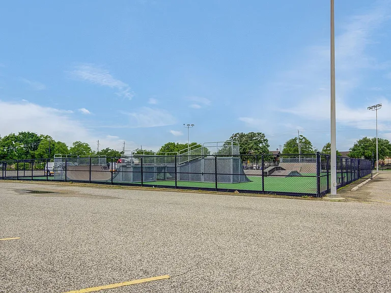541 Circle Dr — Photo 36