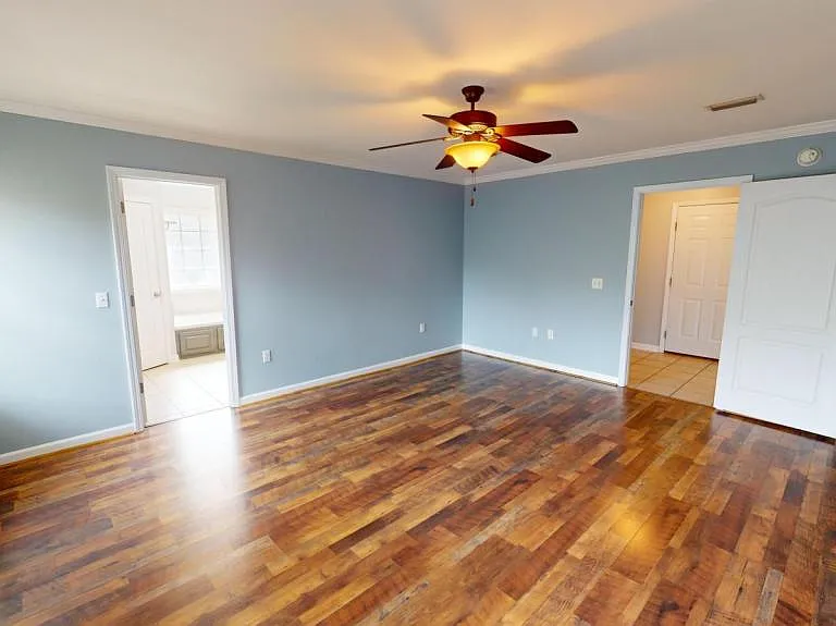 109 Mohegan Dr — Photo 17