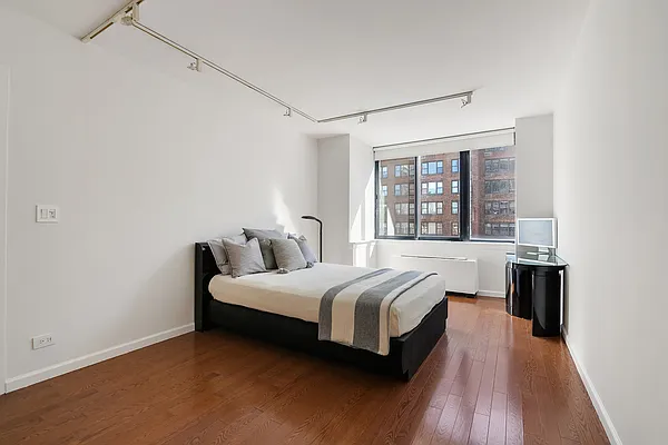 Rented by New York Private Realty Group | media 7