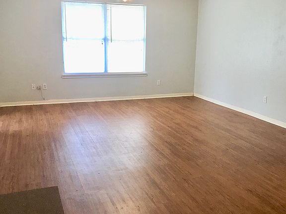 3rd image of 607 W Martin Luther King Blvd