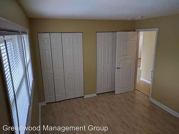 4th image of 1014 Parkwood Dr APT 2E