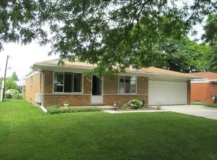 27047 Huntington Dr, Warren, MI 48088