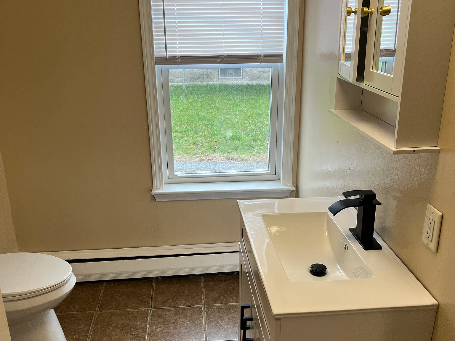 2 bed, 950 sqft, $2,100 — Photo 3