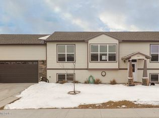 570 5th Ave SE, Dickinson, ND 58601