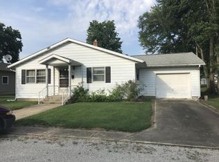 513 N 4th St, Marshall, IL 62441