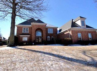 939 Landing Oaks Dr, Collierville, TN 38017
