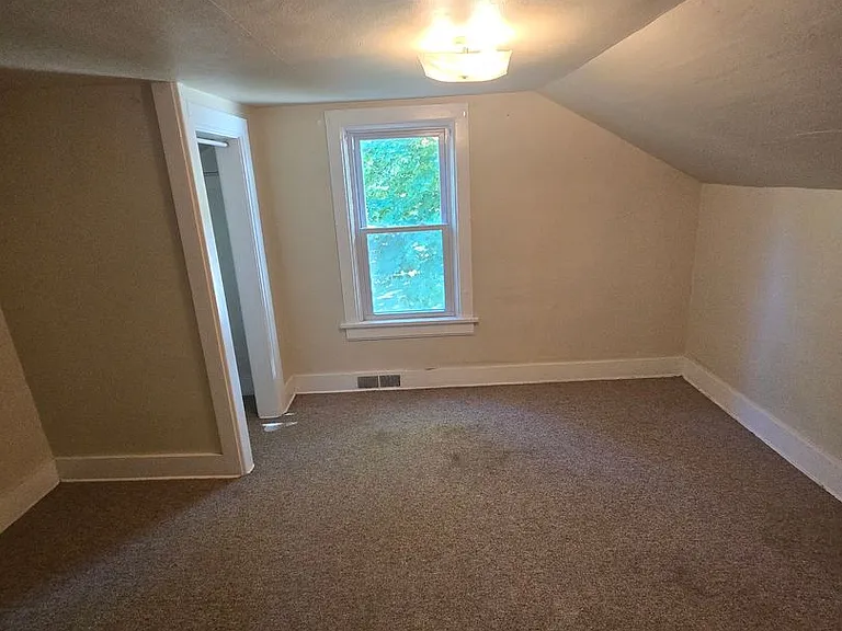 490 & 492 McHenry St — Photo 7