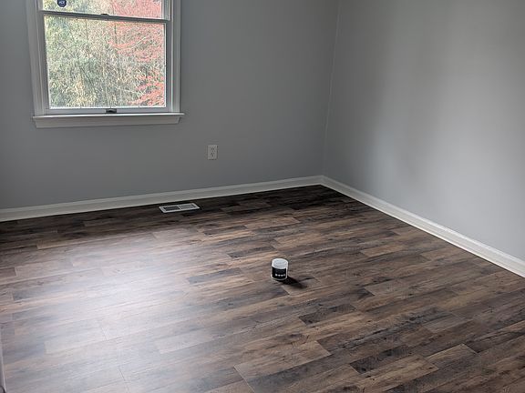 5th image of 1109 Holmespun Dr