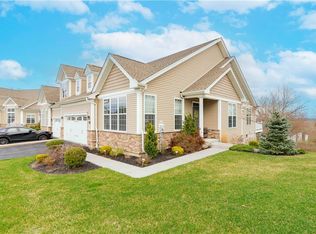 15 Dutch Ct, Farmington, NY 12590