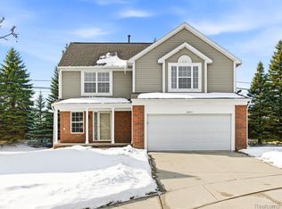 38311 Brook Dr, Sterling Heights, MI 48312