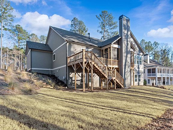 3rd image of 1051 Pinehurst Dr