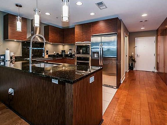 5th image of 175 1st St S #211