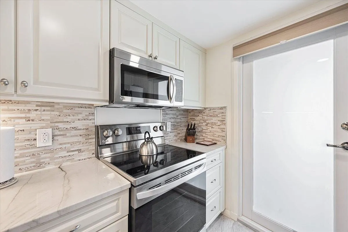 1 bed, 1.0 bath, 800 sqft, $8,000 — Photo 1