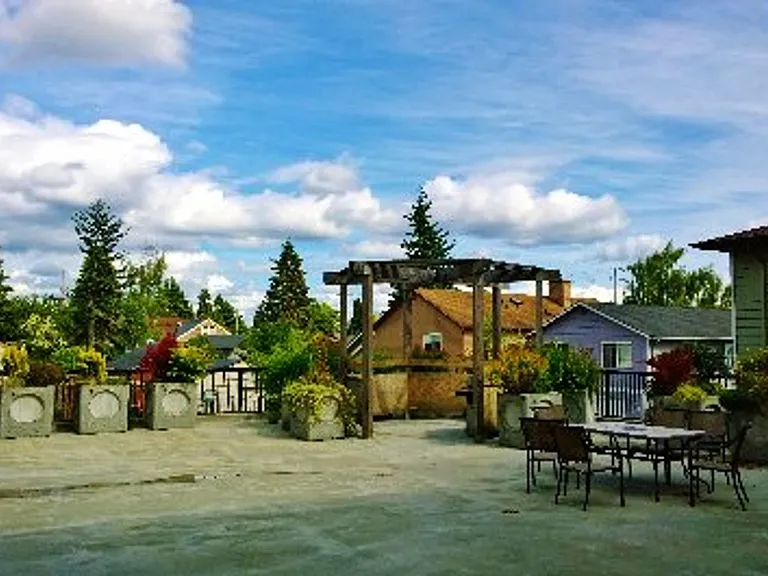 Greenwood Corner — Photo 18
