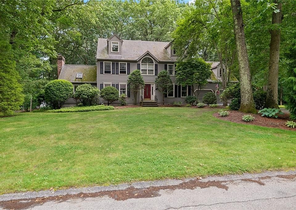 1st image of 6 Stillwater Dr