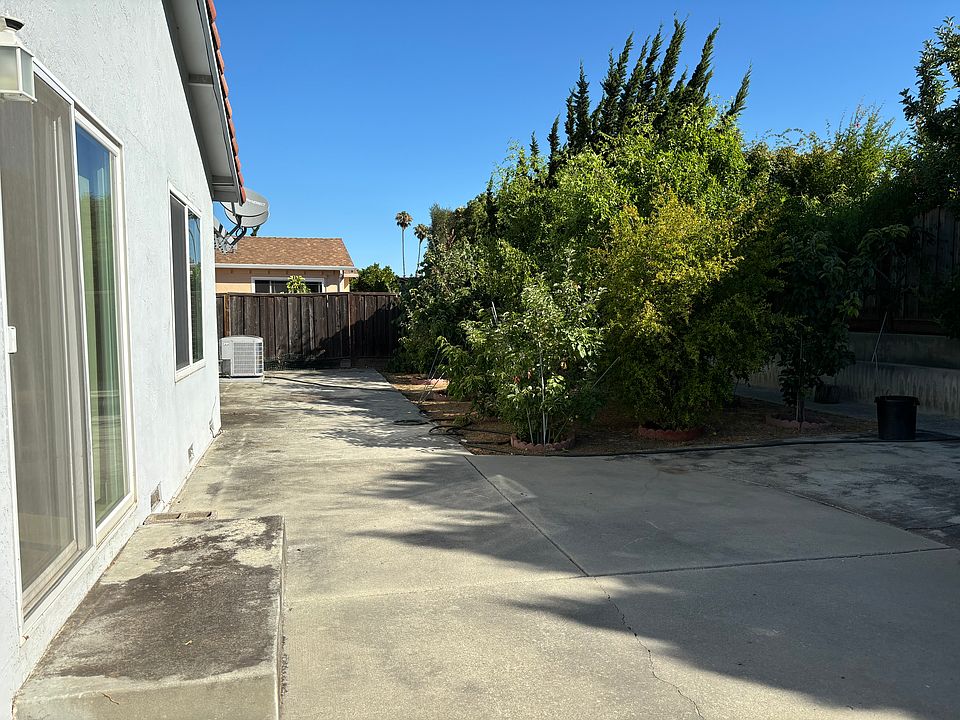1st image of 3259 Parkhaven Dr