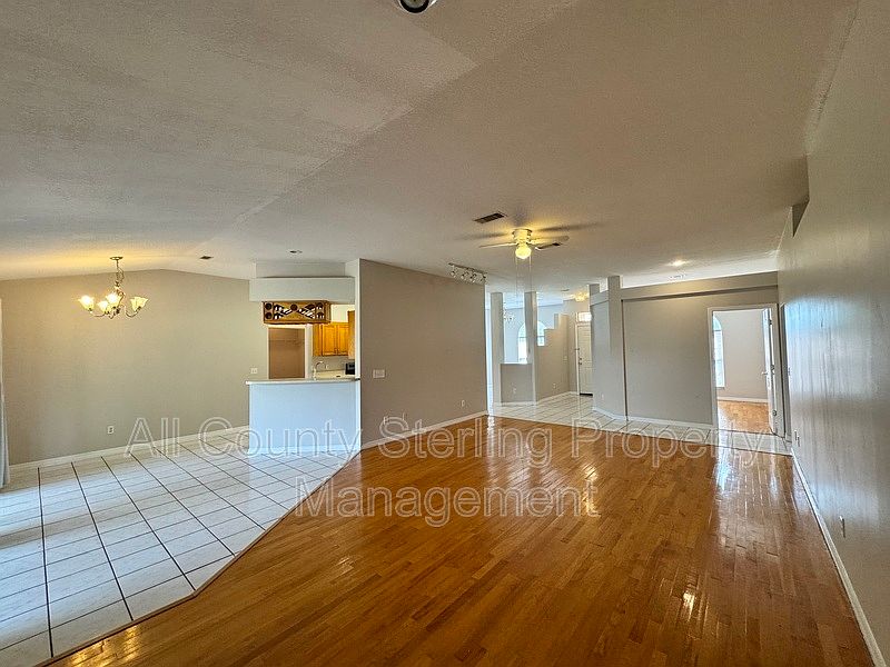 1st image of 375 SW Huntington Gln